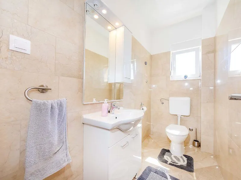 Hotel Brkic - Three Bedroom Novalja